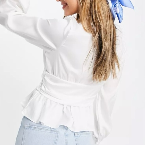 nwt ASOS Plunge Front Button Detail Top with Peplum Hem in Ivory size US 2 Small - Picture 8 of 10